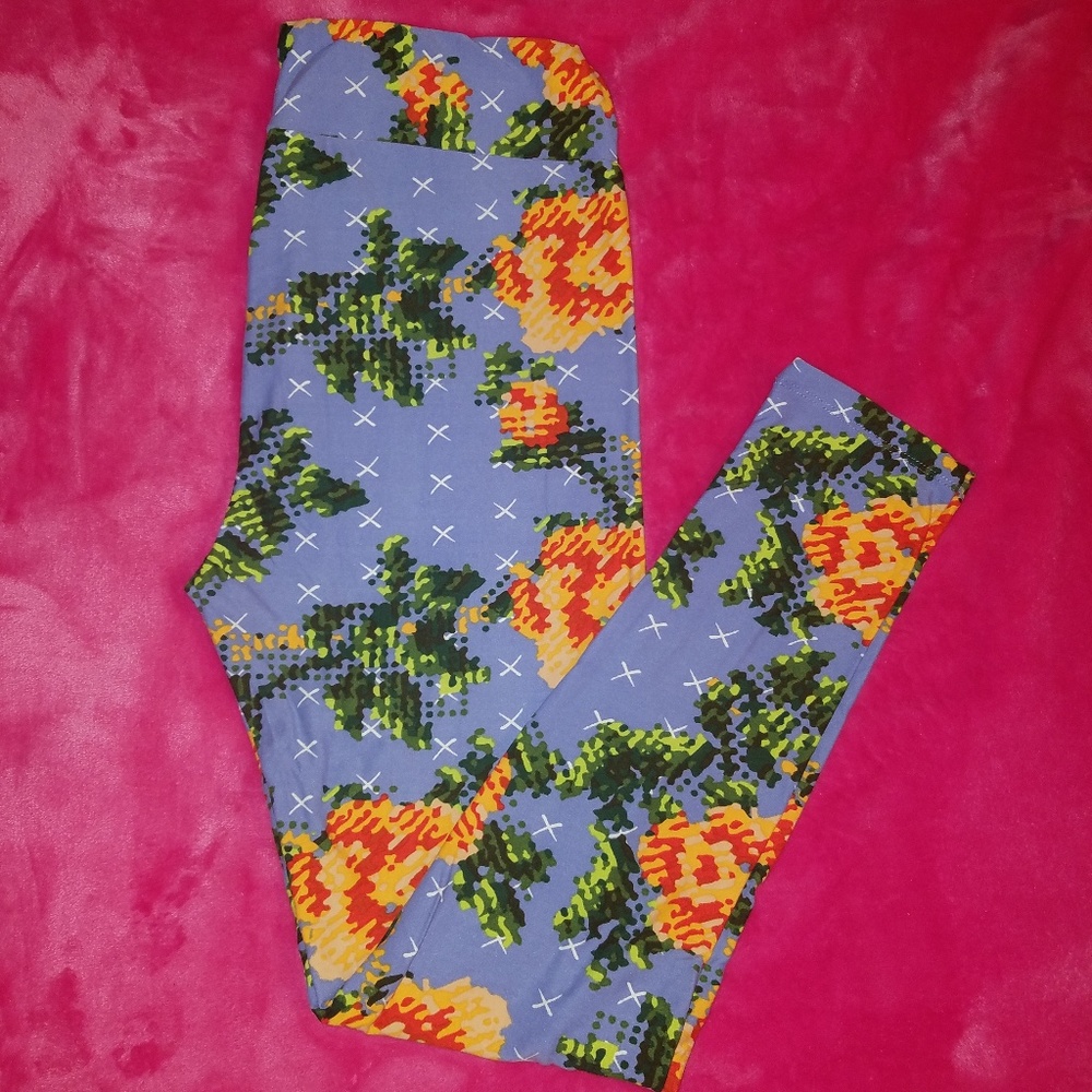 Lularoe TC Tall and Curvy Leggings - Roses